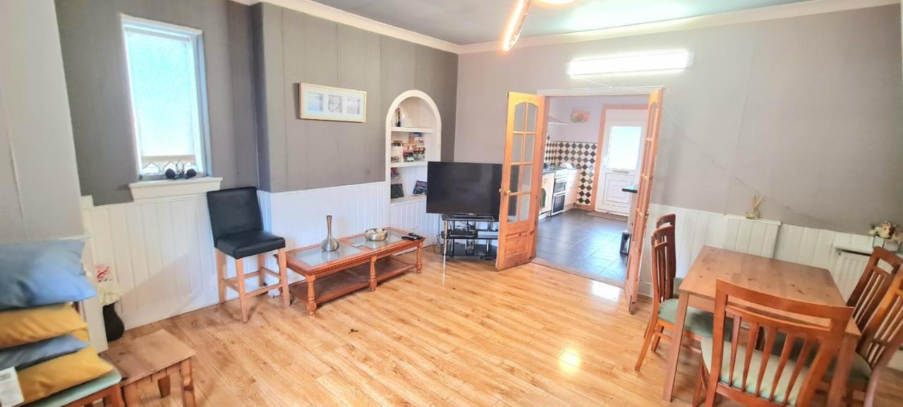 Beautiful 4 Bedroom Cottage - Ideal Location - Free Parking เอดินบะระ ภายนอก รูปภาพ
