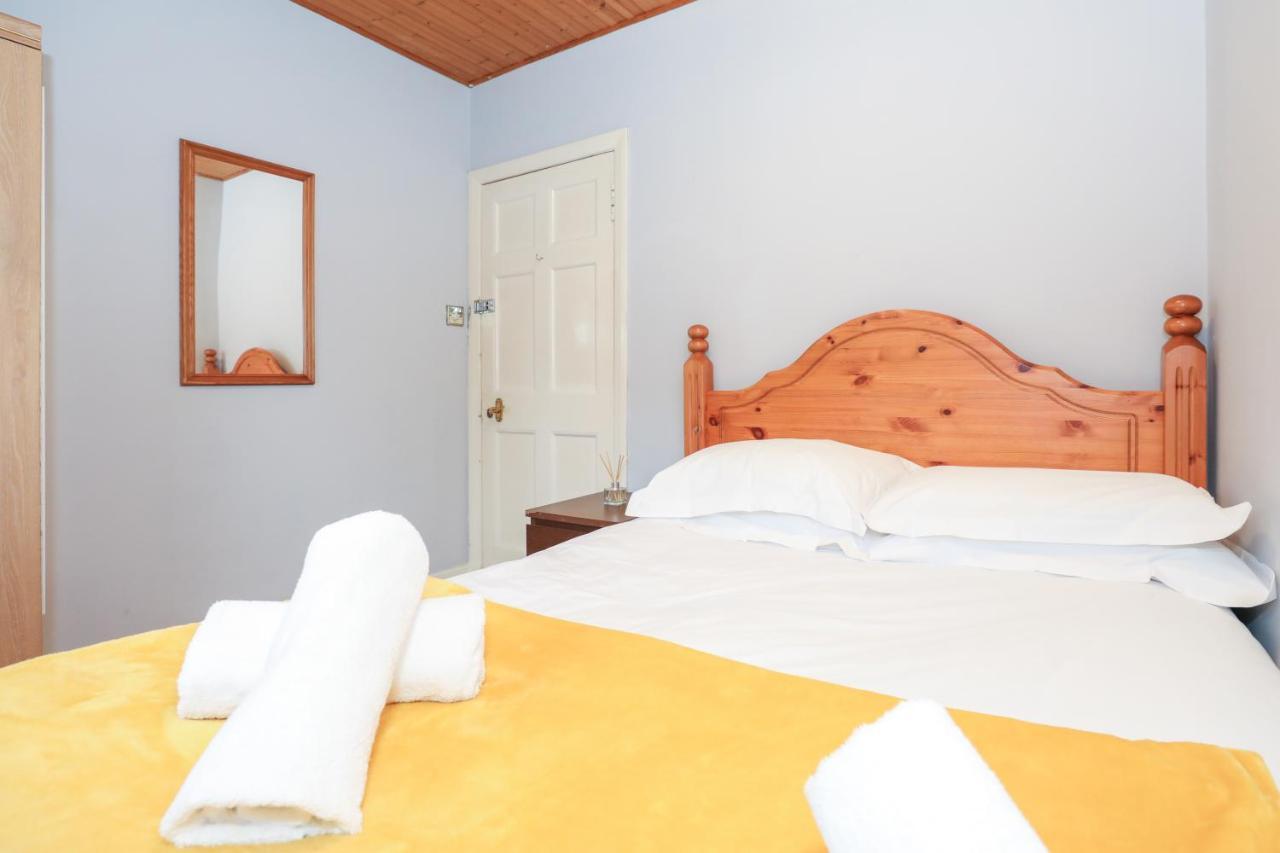Beautiful 4 Bedroom Cottage - Ideal Location - Free Parking เอดินบะระ ภายนอก รูปภาพ