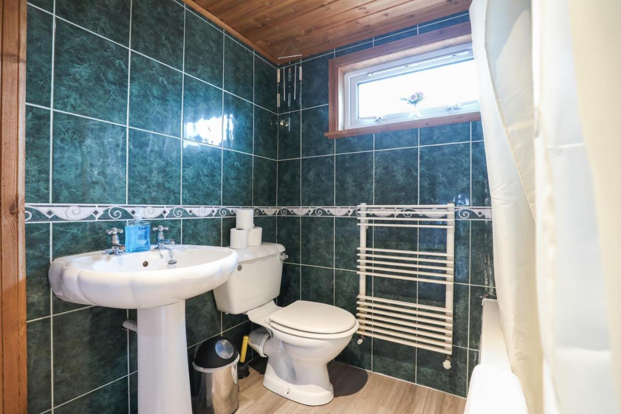 Beautiful 4 Bedroom Cottage - Ideal Location - Free Parking เอดินบะระ ภายนอก รูปภาพ