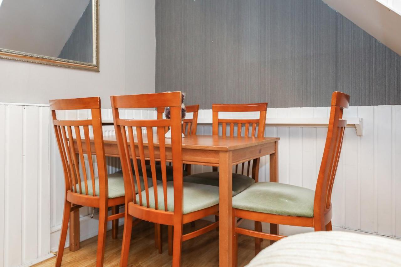 Beautiful 4 Bedroom Cottage - Ideal Location - Free Parking เอดินบะระ ภายนอก รูปภาพ