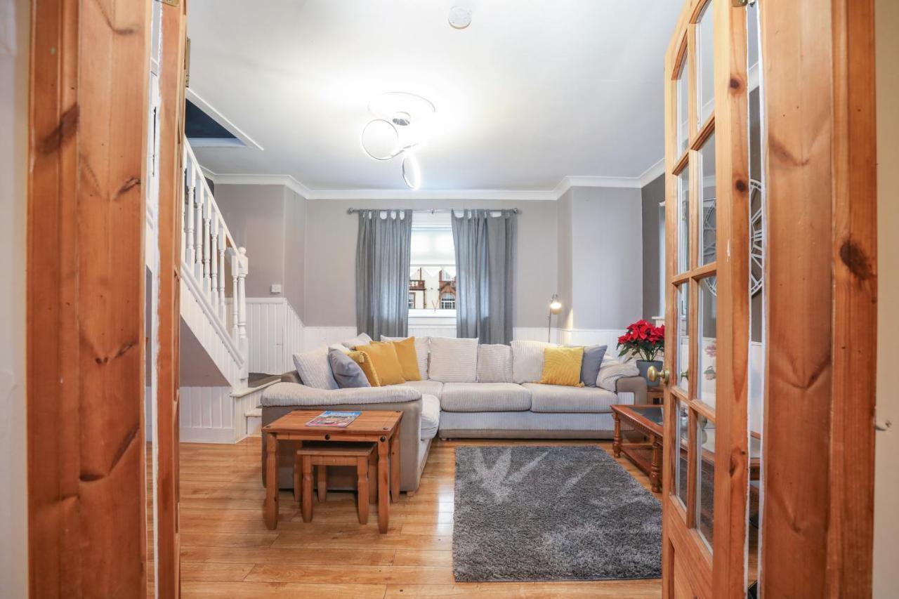 Beautiful 4 Bedroom Cottage - Ideal Location - Free Parking เอดินบะระ ภายนอก รูปภาพ
