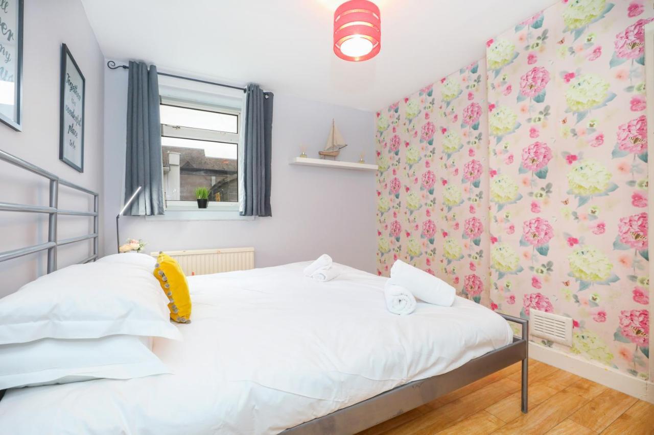 Beautiful 4 Bedroom Cottage - Ideal Location - Free Parking เอดินบะระ ภายนอก รูปภาพ