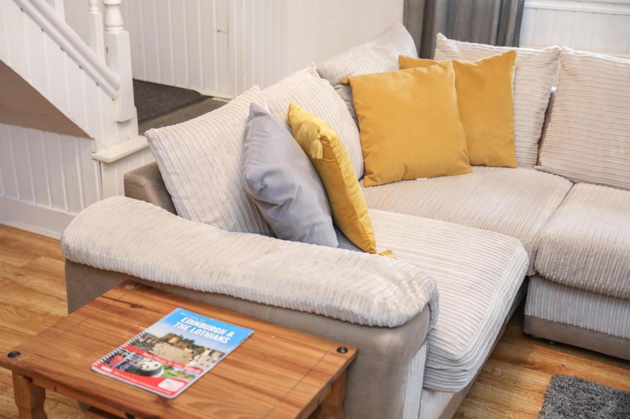 Beautiful 4 Bedroom Cottage - Ideal Location - Free Parking เอดินบะระ ภายนอก รูปภาพ