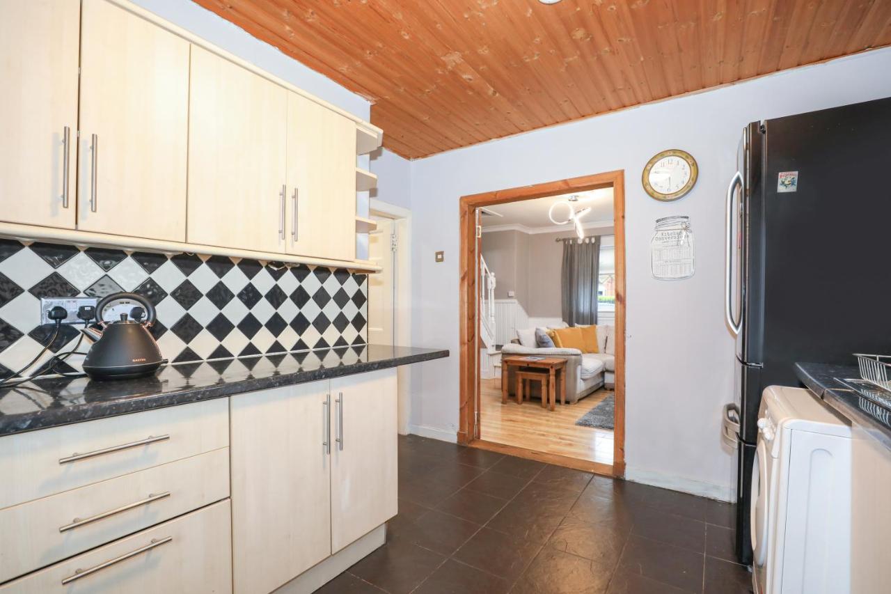 Beautiful 4 Bedroom Cottage - Ideal Location - Free Parking เอดินบะระ ภายนอก รูปภาพ