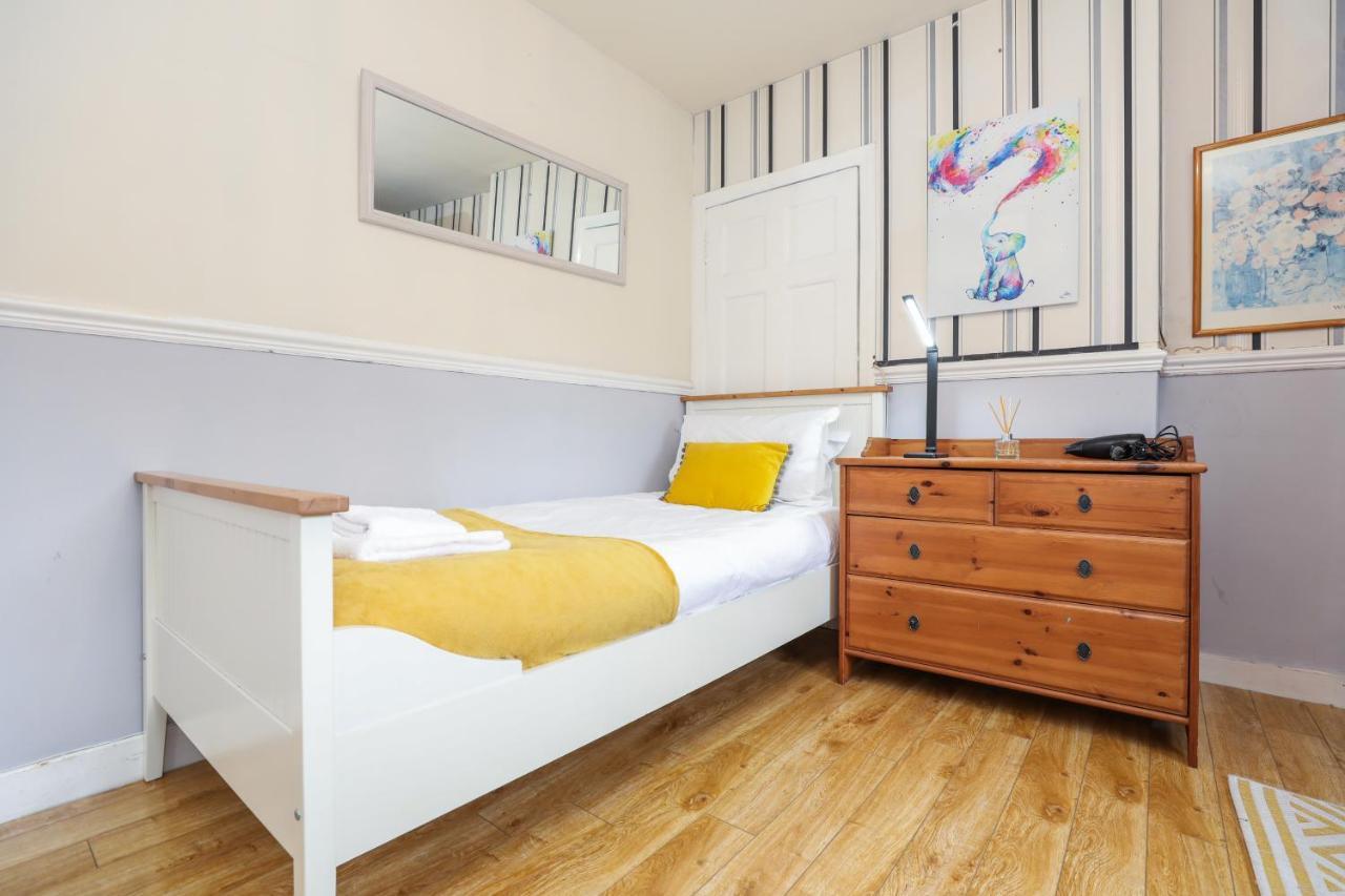 Beautiful 4 Bedroom Cottage - Ideal Location - Free Parking เอดินบะระ ภายนอก รูปภาพ