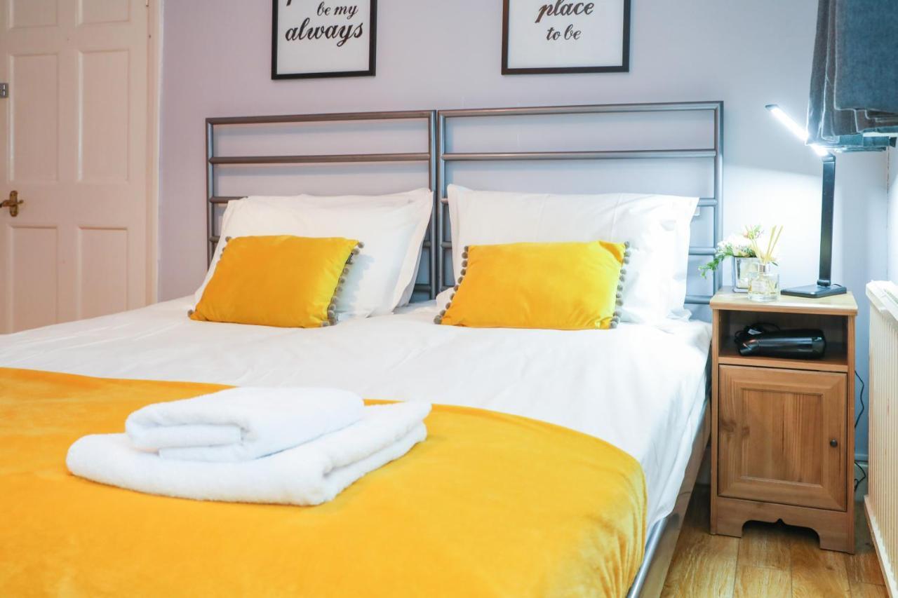 Beautiful 4 Bedroom Cottage - Ideal Location - Free Parking เอดินบะระ ภายนอก รูปภาพ